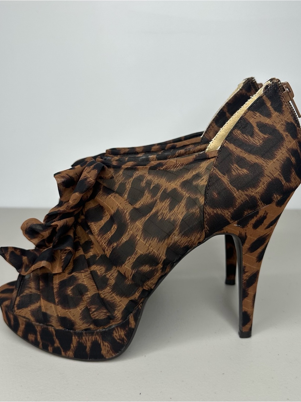 Nine West Highstreet Leopard Ruffle Peep Toe Heels Size 12